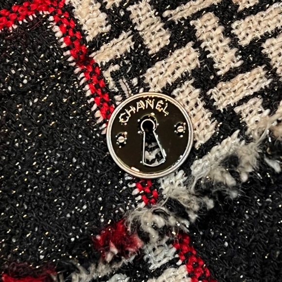 Chanel jacket - Picture 4 of 9